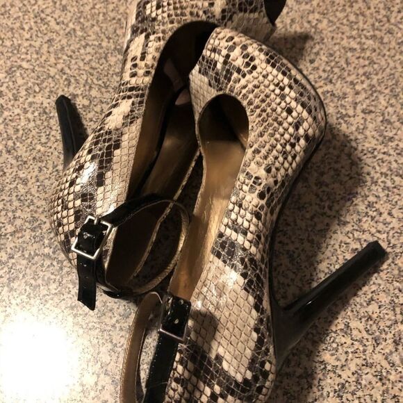 BCBG Generation   stilettos - Picture 2 of 8